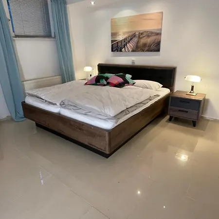 Apartman 4 Bedrooms, 2 Bathrooms, Kitchen, Terrace - 10 Min To Fairground