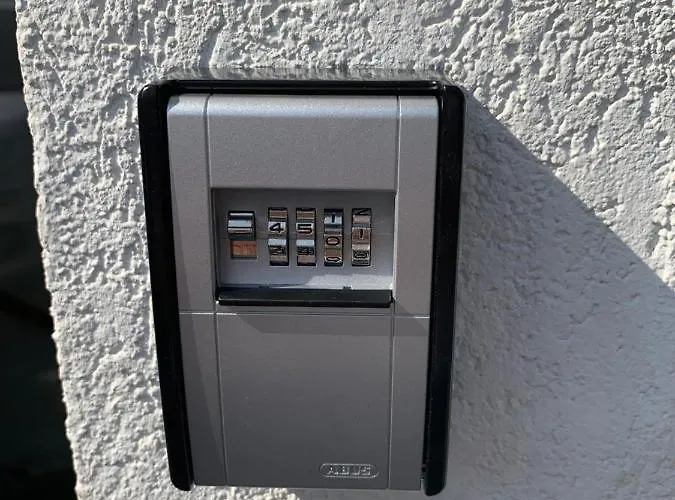 4 Bedrooms, 2 Bathrooms, Kitchen, Terrace - 10 Min To Fairground * Düsseldorf