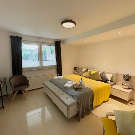 4 Bedrooms, 2 Bathrooms, Kitchen, Terrace - 10 Min To Fairground Apartment