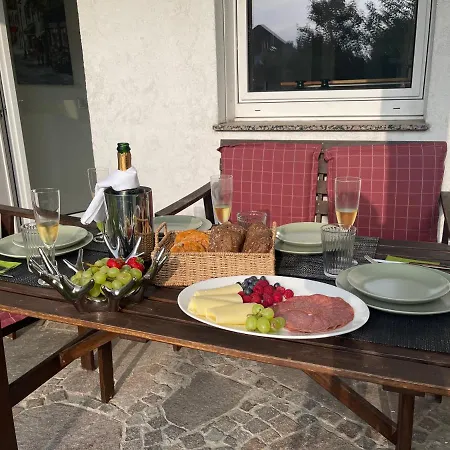 4 Bedrooms, 2 Bathrooms, Kitchen, Terrace - 10 Min To Fairground * Dusseldorf