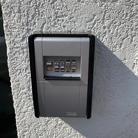 4 Bedrooms, 2 Bathrooms, Kitchen, Terrace - 10 Min To Fairground * Düsseldorf