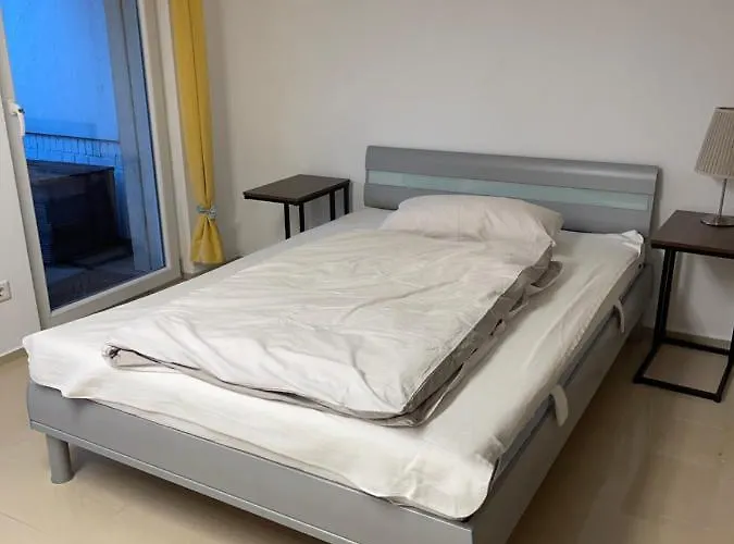 4 Bedrooms, 2 Bathrooms, Kitchen, Terrace - 10 Min To Fairground * Düsseldorf