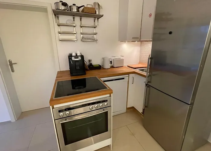 4 Bedrooms, 2 Bathrooms, Kitchen, Terrace - 10 Min To Fairground Apartmán *