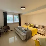 4 Bedrooms, 2 Bathrooms, Kitchen, Terrace - 10 Min To Fairground شقة