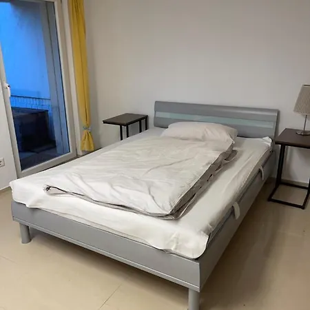 4 Bedrooms, 2 Bathrooms, Kitchen, Terrace - 10 Min To Fairground * Düsseldorf