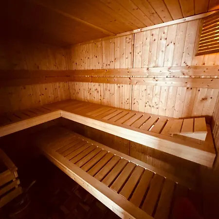 4 Bedrooms, 2 Bathrooms, Kitchen, Terrace - 10 Min To Fairground Düsseldorf